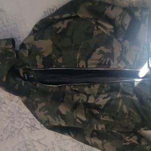 Men's size medium camouflage jacket with hoodie medium weight